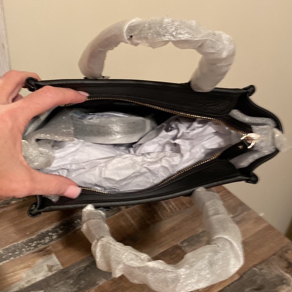 NWT Kate Spade Ella Small Black Pebbled Leather White Logo Crossbody Handbag - Picture 6 of 9